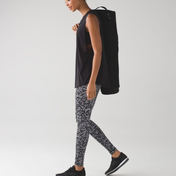 Lululemon Wunder Under Pant III, Size 6 - Picture 16 of 16